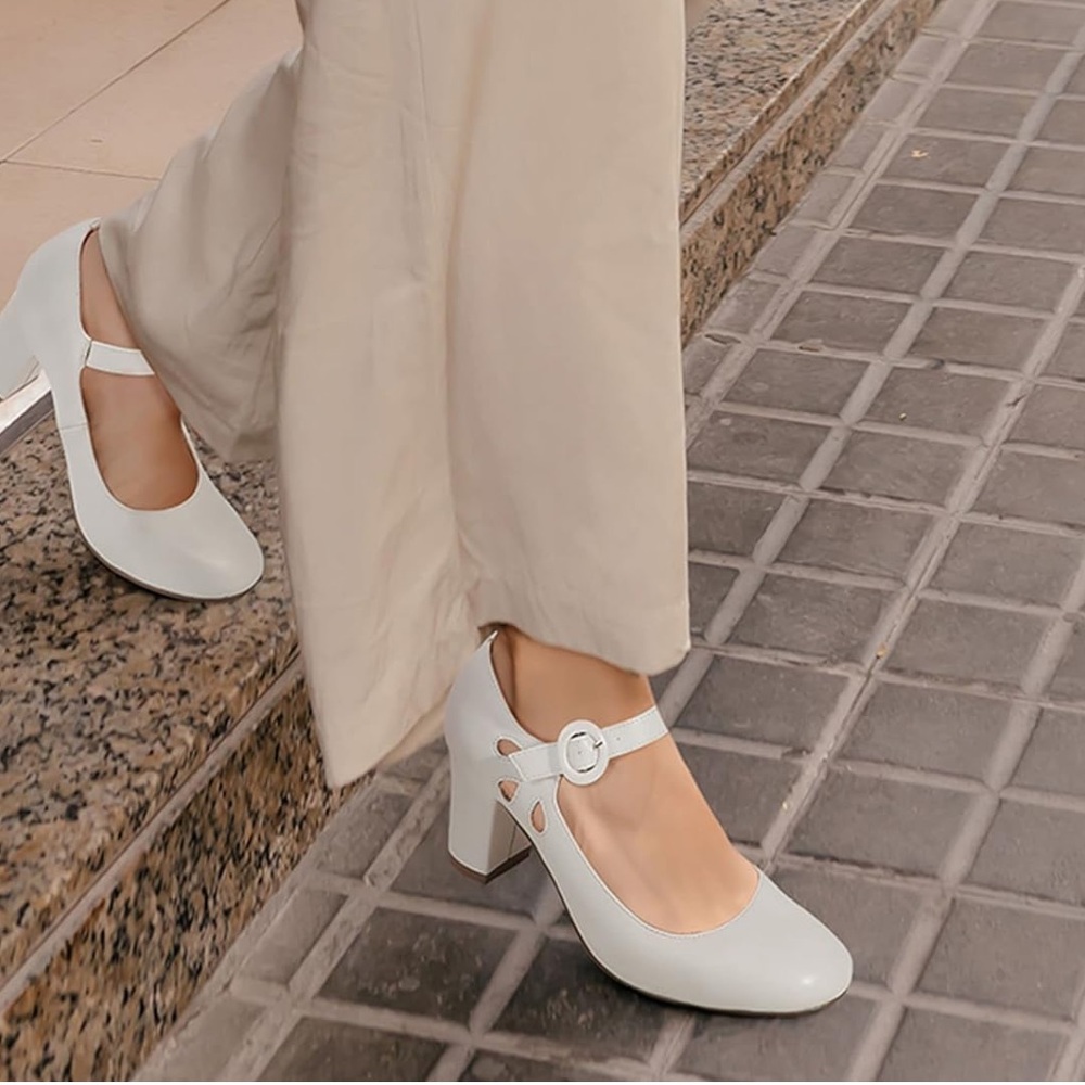 🌸🤍White women shoes heels 👠